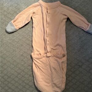 Goumi 24 hours convertible sleeper baby gown